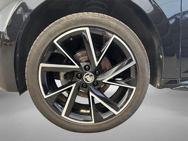 Skoda Kamiq 1.0 TSI 110pk DSG Monte Carlo · Panoramadak · Camera · Inklap. Trekhaak · Keyless · Stoelverwarming · ACC · Apple/Android Car Play ·