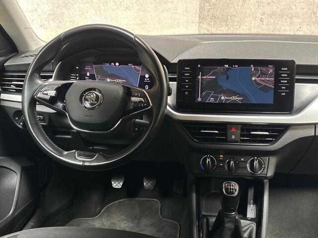 Skoda Kamiq 1.0 TSI Sport (VIRTUAL COCKPIT, APPLE CARPLAY, GROOT NAVI, PARKEERSENSOREN, SPORTSTOELEN, GETINT GLAS, CRUISE, NIEUWE APK, NIEUWSTAAT)