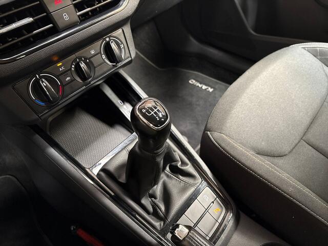 Skoda Kamiq 1.0 TSI Sport (VIRTUAL COCKPIT, APPLE CARPLAY, GROOT NAVI, PARKEERSENSOREN, SPORTSTOELEN, GETINT GLAS, CRUISE, NIEUWE APK, NIEUWSTAAT)