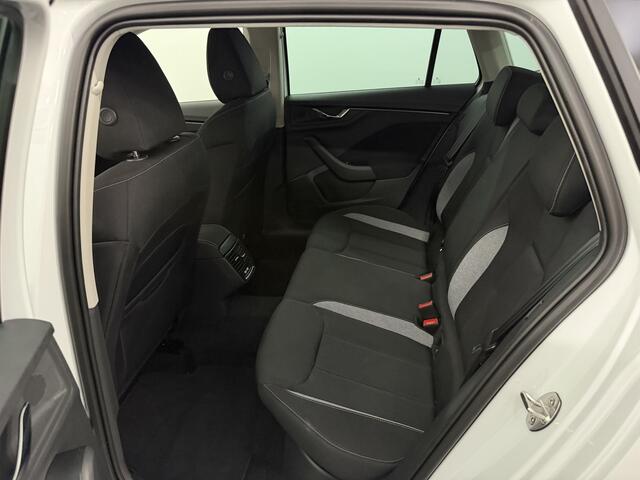 Skoda Kamiq 1.0 TSI Black Pack Camera, Apple carplay, Stoelverwarming, Airco, Keyless start, Virtual desk, Cruise control adaptief, 17 Inch velgen, 2 jaar garantie