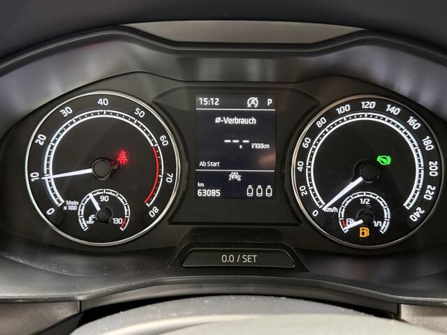 Skoda Kamiq 1.0 TSI Ambition / AUTOMAAT/ CAMERA/ PARK. SENSOREN/ ELEK. ACHTERKLEP/ VOORRUIT VERWARM./ CRYSTAL LIGHTING/ CRUISE/ STOELVERWARM./ SMARTLINK/ CLIMA/ DAB/ 17" LMV