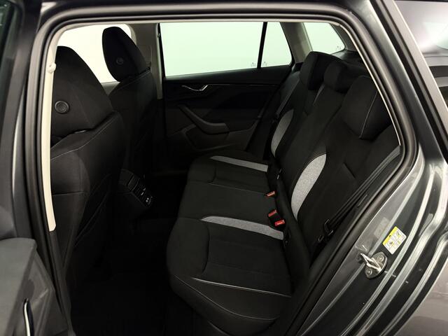 Skoda Kamiq 1.0 TSI Black Pack Camera, Apple carplay, Stoelverwarming, Airco, Keyless start, Virtual desk, Cruise control adaptief, 17 Inch velgen, 2 jaar garantie