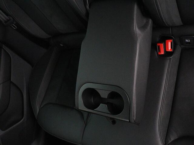 Skoda Kamiq 1.0 TSI Business Edition | Panoramadak | Leder | Virtual | Stoelverwarming | Carplay | Cruise control | Camera | Elek. stoelen | 18'' | Full LED |