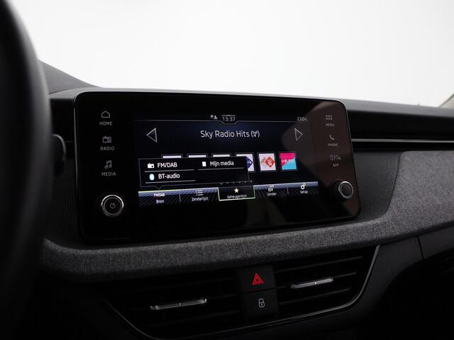 Skoda Kamiq 1.0 TSI 115pk DSG Selection · Apple/Android Car Play · P-Sensoren · Cruise Control · DAB · 16'' Inch · Garantie t/m 01-05-2028 of 100.000km