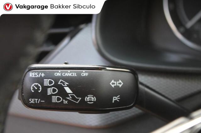 Skoda Kamiq 1.0 TSI AMBITION AIRCO CARPLAY CRUISE PDC TREKHAAK