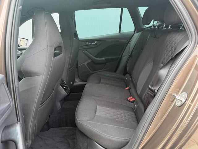 Skoda Kamiq BWJ 2021 | 1.0TSI 111PK Sport Bus AUTOMAAT | CLIMA | SPORTSTOELeN | CARPLAY | PDC 2X | ALCANTARA/STOF | 18'' LMV | PRIVACY GLASS | STOELVERW |