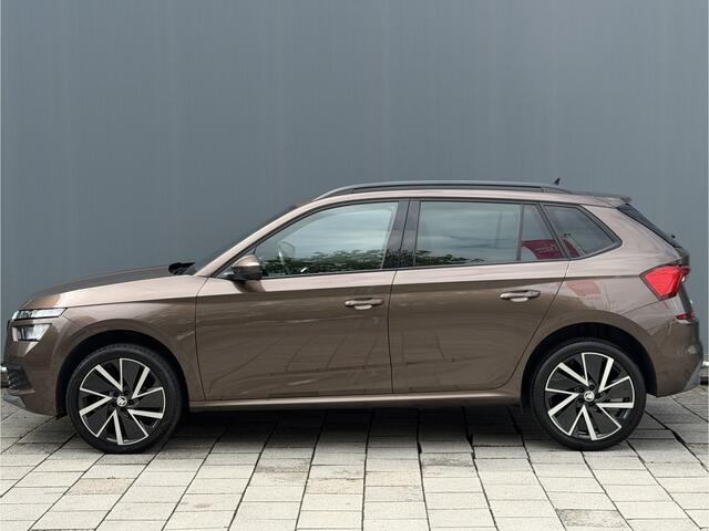 Skoda Kamiq BWJ 2021 | 1.0TSI 111PK Sport Bus AUTOMAAT | CLIMA | SPORTSTOELeN | CARPLAY | PDC 2X | ALCANTARA/STOF | 18'' LMV | PRIVACY GLASS | STOELVERW |