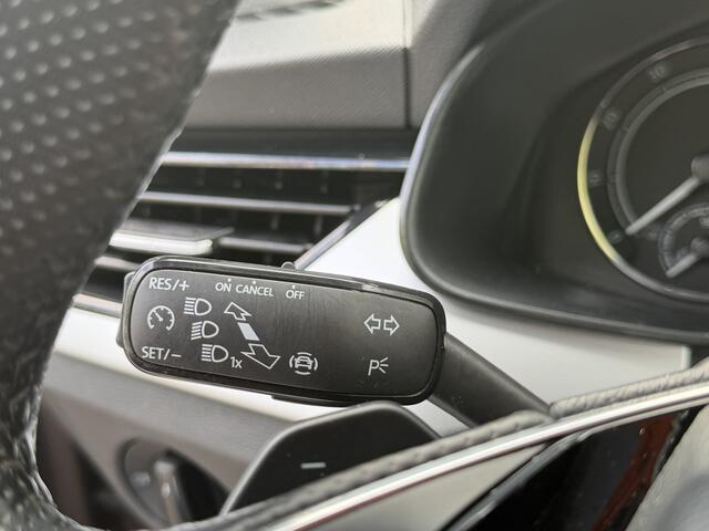 Skoda Kamiq BWJ 2021 | 1.0TSI 111PK Sport Bus AUTOMAAT | CLIMA | SPORTSTOELeN | CARPLAY | PDC 2X | ALCANTARA/STOF | 18'' LMV | PRIVACY GLASS | STOELVERW |