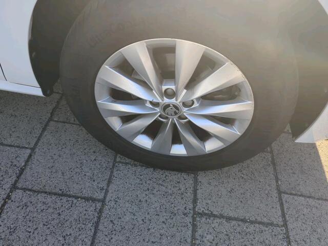 Skoda Kamiq 1.0 TSI Ambition Sunset Parkeersensoren / Cruise control / Airco / LM velgen / Trans