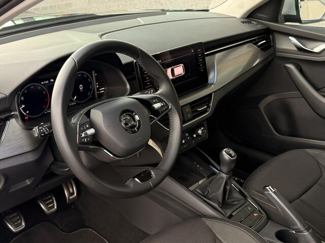 Skoda Kamiq 1.0 TSI Scout Line | Apple Carplay | Lane Assist | Stoel/Stuur Verwarming | 17 inch | Achteruitrijcamera |