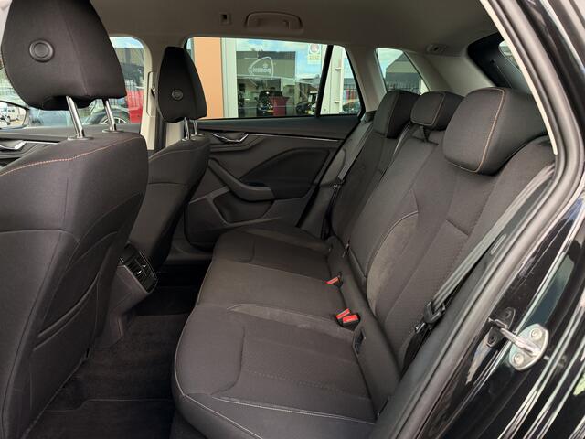 Skoda Kamiq 1.0 TSI Scout Line | Apple Carplay | Lane Assist | Stoel/Stuur Verwarming | 17 inch | Achteruitrijcamera |