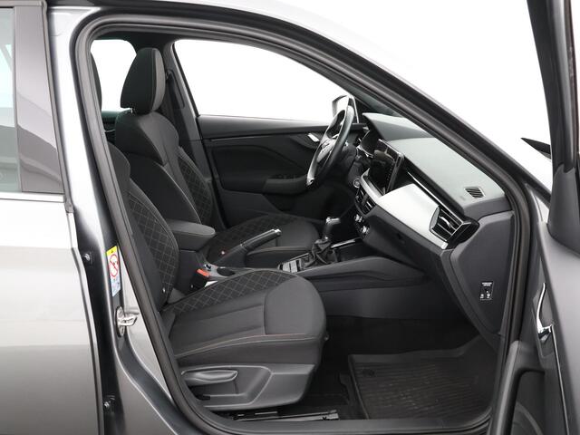 Skoda Kamiq 1.0 TSI 110pk DSG Business Edition · Camera · Trekhaak · Panoramadak · Apple/Android Car Play · Stoelverwarming · Clima · Navigatie · P-Sensoren · 17'' Inch ·