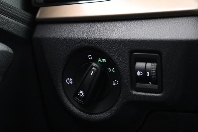 Skoda Kamiq 1.5 TSI ACT Business Edition DSG 150pk | Trekhaak | Apple CarPlay | Stoelverw. | All Seasons | Keyless | PDC A