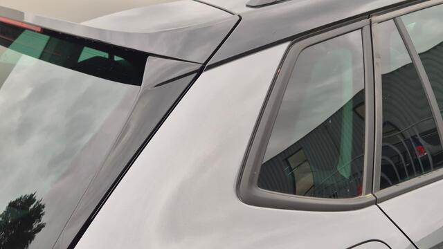 Skoda Kamiq 1.0 TSI Selection Camera achter - Keyless entree - Apple Carplay - Zwarte gril - 17 inch Wielen - Winter Pack - Keyless start - Privacy Glass - Virtual Desk - Zwart dak en A Stijl