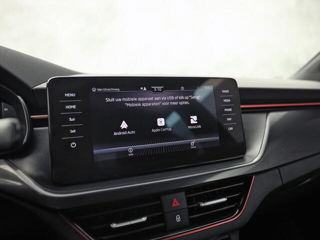 Skoda Kamiq 1.0 TSI Sport Automaat (KUIPSTOELEN, VIRTUAL COCKPIT, APPLE CARPLAY, GROOT NAVI, STOELVERWARMING, ADAPTIVE CRUISE, GETINT GLAS, ZWART HEMEL, NIEUWSTAAT)