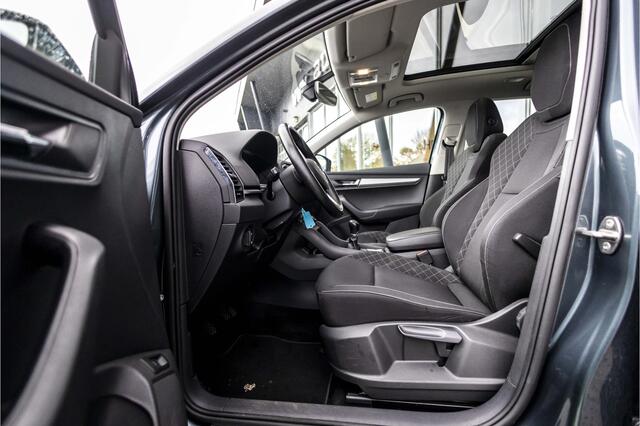 Skoda Karoq 1.5 TSI ACT Ambition | Pano | NL Auto | Carplay | DAB