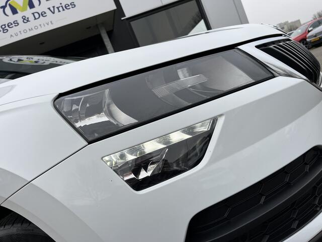 Skoda Karoq 1.0 TSI Ambition Business Airco ECC | Virtual | Panorama | Trekhaak | Stoelverwarming | NAP | Apple Carplay Android Auto | DAB | Isofix