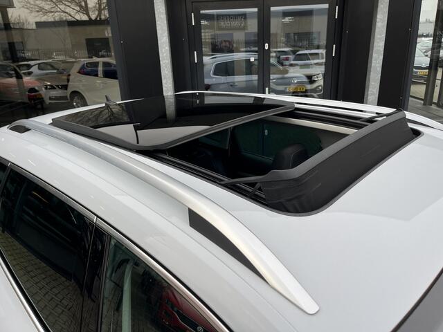 Skoda Karoq 1.0 TSI Ambition Business Airco ECC | Virtual | Panorama | Trekhaak | Stoelverwarming | NAP | Apple Carplay Android Auto | DAB | Isofix