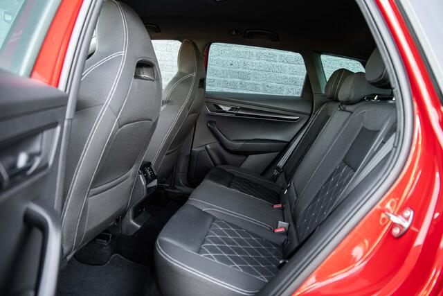 Skoda Karoq 1.5 TSi 150 pk DSG-7 Sportline Business | Elk. Trekhaak | Camera | Winter