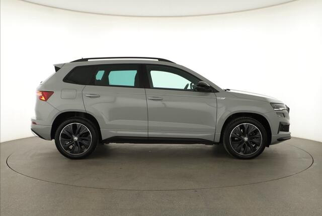 Skoda Karoq 1.5 TSI DSG Sportline | VERWACHT | Adapt. Cruise | DCC | Camera | Matrix LED