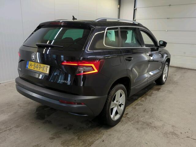 Skoda Karoq 1.0 TSI Ambition Business Navigatie Parkeersensoren Cruise Control Stoelverwarming Lichtmetalen velgen Climate Control
