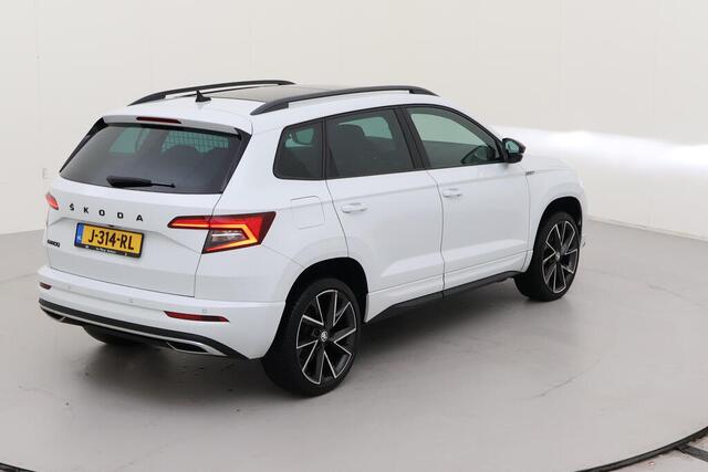 Skoda Karoq 1.5 TSI ACT Sportline Business / Digitaal dashboard / Pano / Zwenkbare trekhaak / Parkeersensoren V+A / App connect / Lichtmetaal 19 inch /