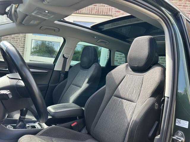 Skoda Karoq 1.0 TSI Business Edition Panorama Navi Trekhaak