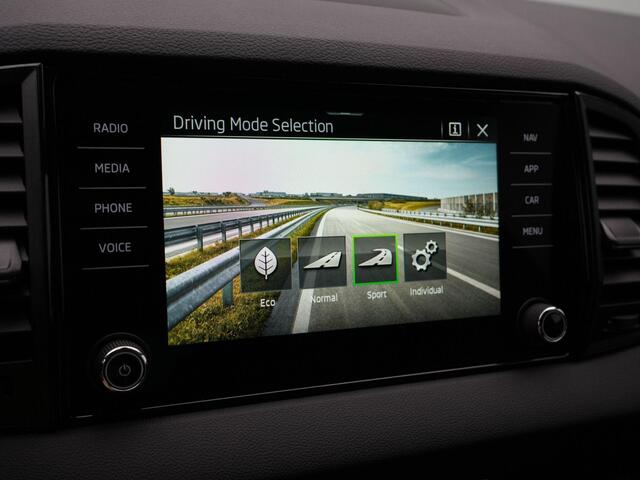 Skoda Karoq Sportline Business 1.5 TSI 150 pk DSG | Trekhaak | Matrix LED | Rondomzicht camera | Stoel-/achterbankverwarming | CANTON sound