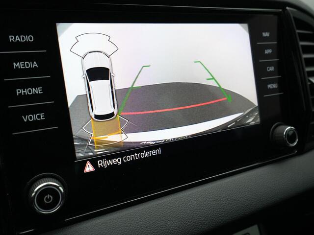 Skoda Karoq 1.5 TSI 150 pk DSG ACT Sportline Business | Panoramadak | Achteruitrijcamera | Navigatie | Stoelverwarming | Adaptive Cruise | Keyless Entry