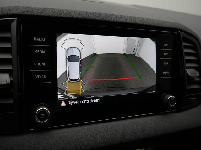 Skoda Karoq Sportline Business 1.5 TSI 110 kW / 150 pk DSG ACT | Adaptief onderstel | Achteruitrijcamera | Navigatie | Stoelverwarming | 18 inch