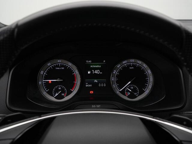 Skoda Karoq Sportline Business 1.5 TSI 150 pk DSG | Panoramadak | Trekhaak | Stoelverwarming | Achteruitrijcamera | Navigatie | Driving Mode Selection | 19 inch