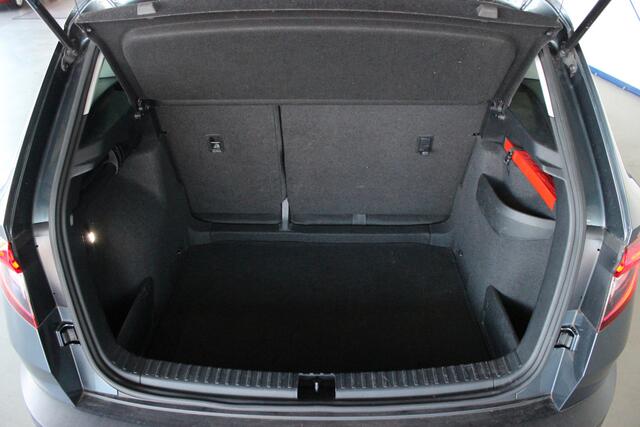 Skoda Karoq 1.5 TSI ACT Style Business Trekhaak | LED | Keyless | Camera | Stoelverw. | Carplay | Navi | Clima | 18" LMV | PDC V+A