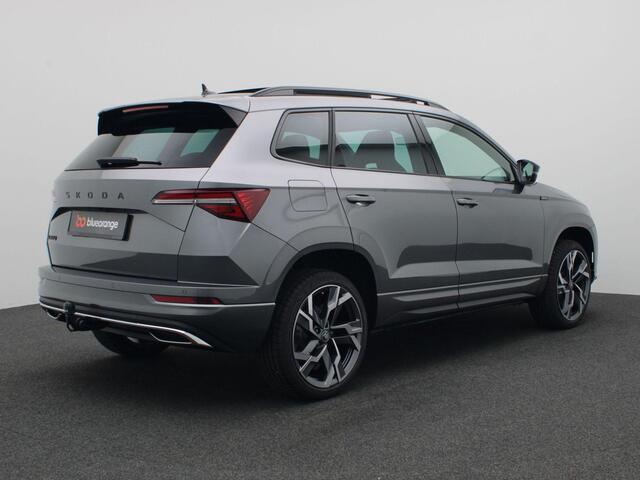 Skoda Karoq 1.5 TSI ACT Sportline Business 150PK DSG Pano-Schuifdak, Adaptieve Cruise Controle, Keyless, Virtual Pedal, Achteruitrijcamera, Stoel-Stuurverwarming, Side Assist, Trekhaak, 19" LM Velgen