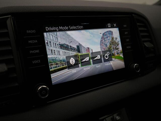 Skoda Karoq 1.5 TSI 150 pk DSG ACT Sportline Business | Panoramadak | Achteruitrijcamera | Matrix LED | Stoelverwarming | Adaptive Cruise | Keyless