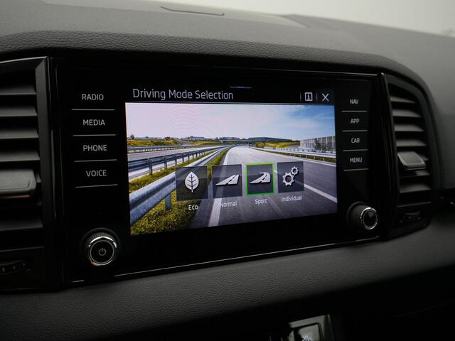 Skoda Karoq 1.5 TSI 150 pk ACT Sportline Business | Panoramadak | Trekhaak | Matrix LED | Stuur-/stoelverwarming | Achteruitrijcamera | Navigatie