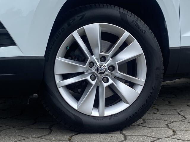 Skoda Karoq 1.0 TSI Ambition Business 116PK Camera, Navi, Trekhaak, Rijklaar met beurt & garantie!