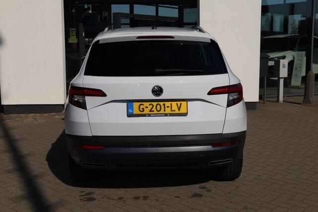 Skoda Karoq 1.5 TSI ACT Style Business 18" LMV Privacy glas chroom pakket LED koplampen stoelverwarming ACC adaptieve cruise control sport comfort stoel climatronic dealer onderhouden