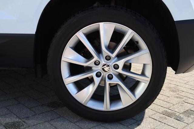 Skoda Karoq 1.5 TSI ACT Style Business 18" LMV Privacy glas chroom pakket LED koplampen stoelverwarming ACC adaptieve cruise control sport comfort stoel climatronic dealer onderhouden