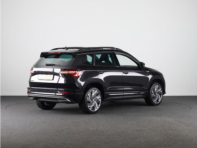 Skoda Karoq 1.5 TSI ACT Business Edition Plus 150 pk Automaat (DSG) | Verlengde garantie | Navigatie | Panoramadak | Parkeersensoren | Achteruitrijcamera | Adaptieve cruise control |