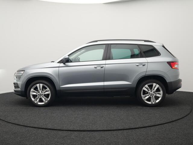 Skoda Karoq 1.5 TSI ACT Style 150 pk DSG | Adaptive Cruise | RS Sportstoelen Verwarmd | Camera | Navigatie | Carplay | Virtual | Climate Control | DAB | Keyless |