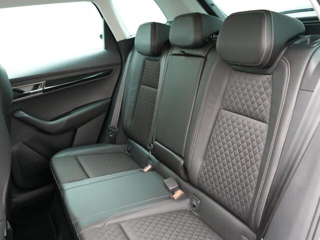 Skoda Karoq 1.5 TSI ACT Style 150 pk DSG | Adaptive Cruise | RS Sportstoelen Verwarmd | Camera | Navigatie | Carplay | Virtual | Climate Control | DAB | Keyless |