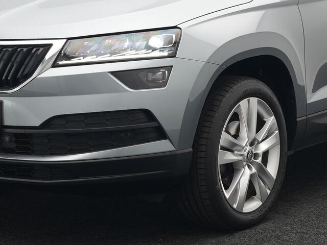 Skoda Karoq 1.5 TSI ACT Style 150 pk DSG | Adaptive Cruise | RS Sportstoelen Verwarmd | Camera | Navigatie | Carplay | Virtual | Climate Control | DAB | Keyless |