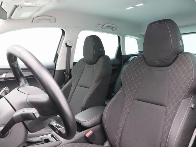 Skoda Karoq 1.5 TSi 150 Pk Automaat Business Edition Plus | Trekhaak | Camera | Sensoren | Navigatiesysteem | Cruise Control | LED | Privacy Glass | LED | 16 Inch | 56.605 Km