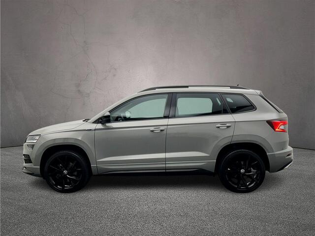 Skoda Karoq Sportline Business 1.5 TSI 150pk DSG Automaat Trekhaak, Panoramadak, Adaptive cruise control, Navigatie, Achteruitrijcamera, Stuurwiel verwarmd, LED koplampen