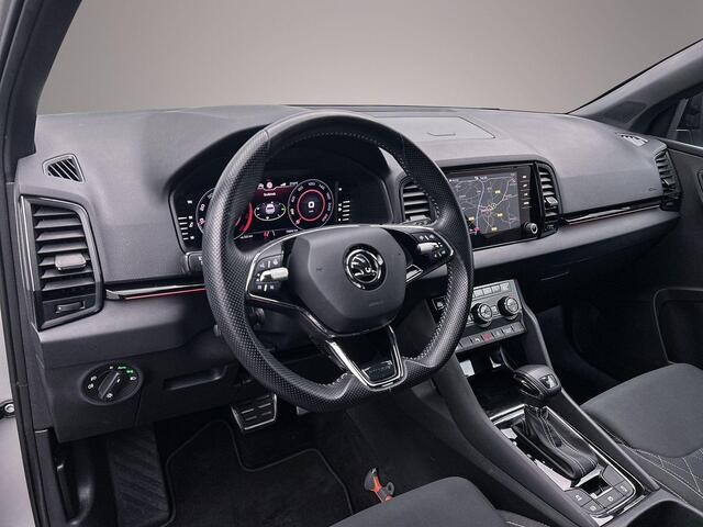 Skoda Karoq Sportline Business 1.5 TSI 150pk DSG Automaat Trekhaak, Panoramadak, Adaptive cruise control, Navigatie, Achteruitrijcamera, Stuurwiel verwarmd, LED koplampen