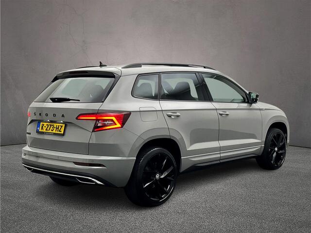 Skoda Karoq Sportline Business 1.5 TSI 150pk DSG Automaat Trekhaak, Panoramadak, Adaptive cruise control, Navigatie, Achteruitrijcamera, Stuurwiel verwarmd, LED koplampen