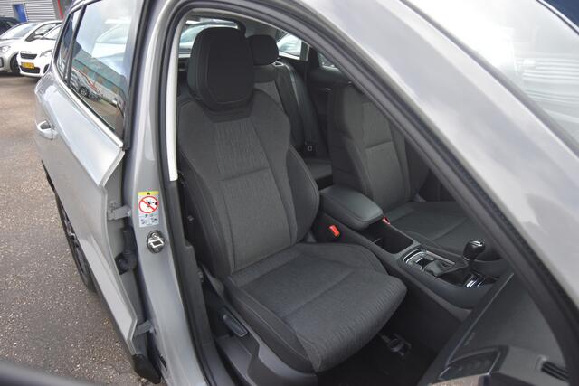 Skoda Karoq 1.0 TSI Style , CLIMATR , LED KOPL , LMV18 , NAVI , CR CONTR ,