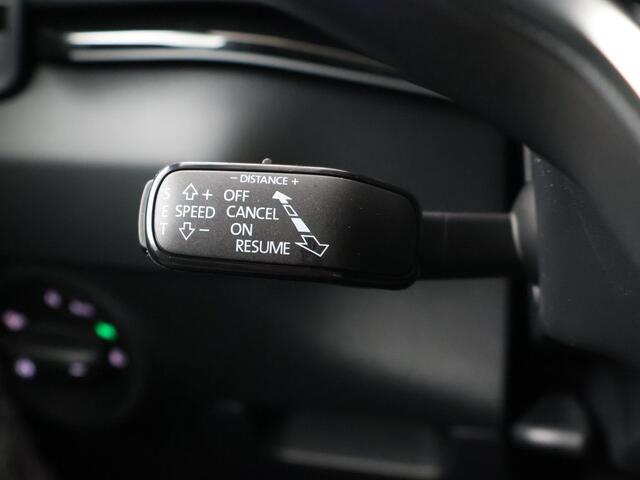 Skoda Karoq Sportline Business 1.5 TSI 150 PK DSG | Automaat | Trekhaak | Sportline lounge interieur | Elektrische achterklep |