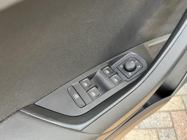 Skoda Karoq 1.5 TSI ACT Style / AUTOMAAT/ CAMERA/ PARK. SENSOREN/ LED/ STOEL-STUURVERWARM./ VIRTUAL COCKPIT/ SMARTLINK/ NAVI/ CLIMA/ 18" LMV