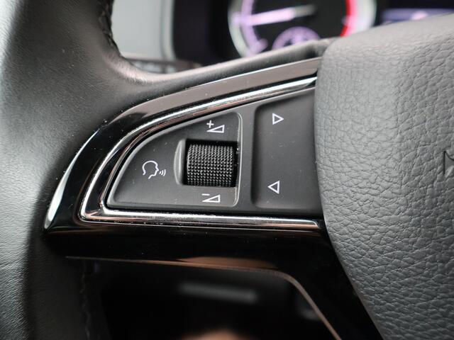 Skoda Karoq 1.0 TSI Business Edition | Achteruitrijcamera | Cruise control | Stoelverwarming | Parkeersensoren |